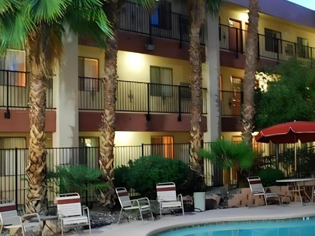 Hotel Nellis At Main Gate 2*